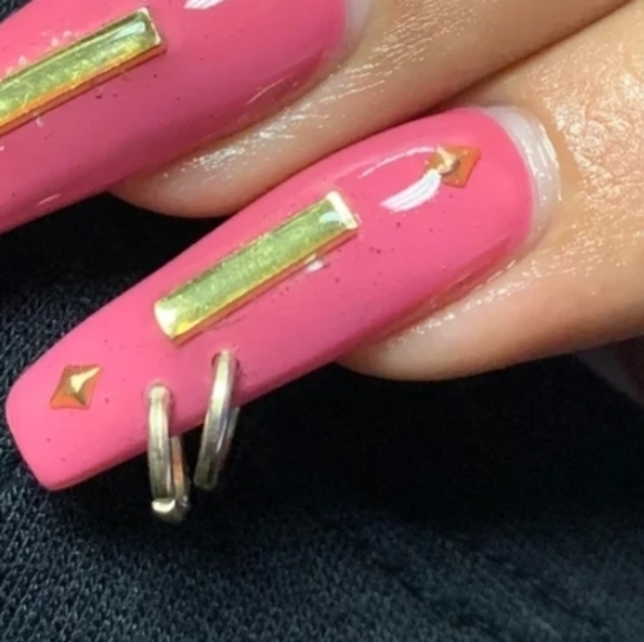 Any set of nails can be pierced - Picture 7 of 10